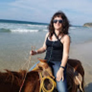 Meet your Posher, Elise